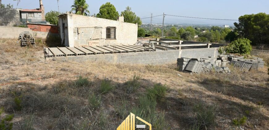 PARCELA CON CONSTRUCCION EN LLIRIA