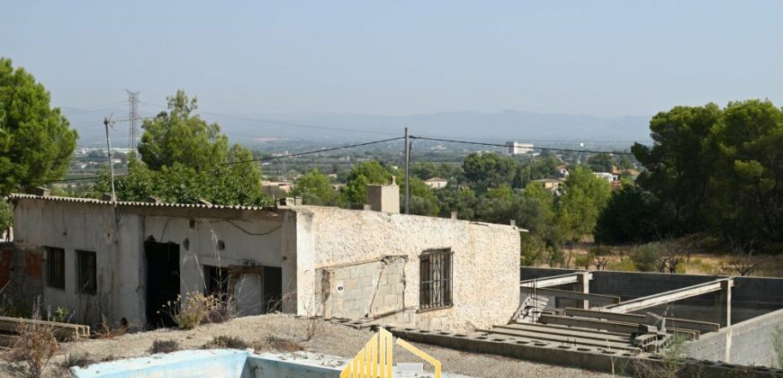 PARCELA CON CONSTRUCCION EN LLIRIA