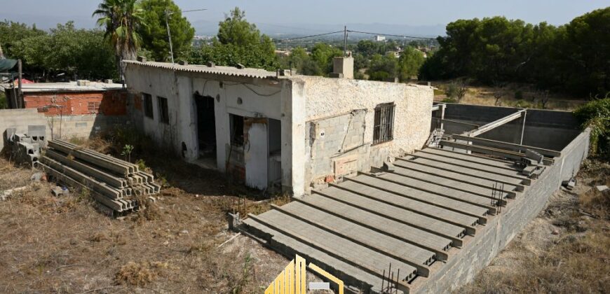 PARCELA CON CONSTRUCCION EN LLIRIA