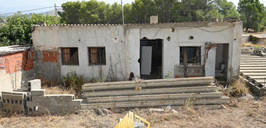 PARCELA CON CONSTRUCCION EN LLIRIA