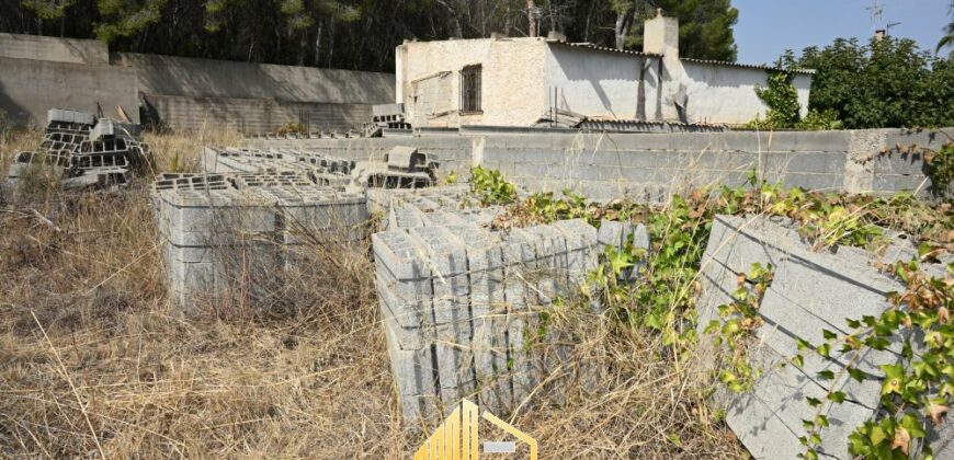 PARCELA CON CONSTRUCCION EN LLIRIA