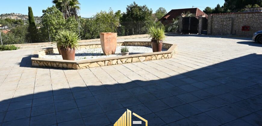 SPECTACULAR WOODEN HOUSE