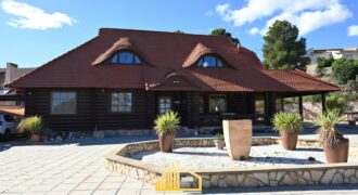 SPECTACULAR WOODEN HOUSE