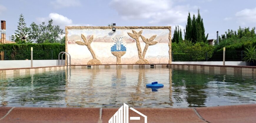 SPACIOUS HOUSE WITH FANTASTIC POOL