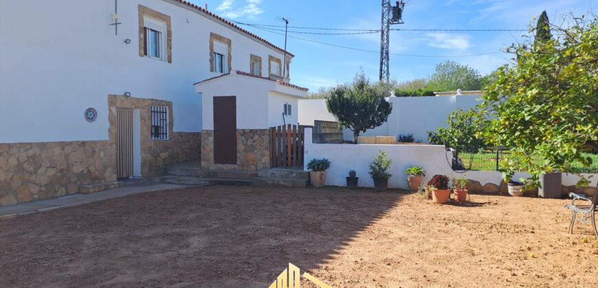 SPACIOUS HOUSE WITH FANTASTIC POOL