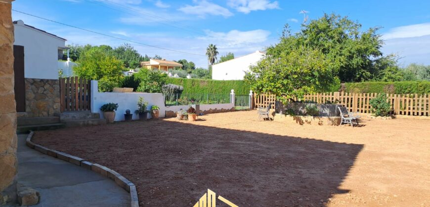 SPACIOUS HOUSE WITH FANTASTIC POOL