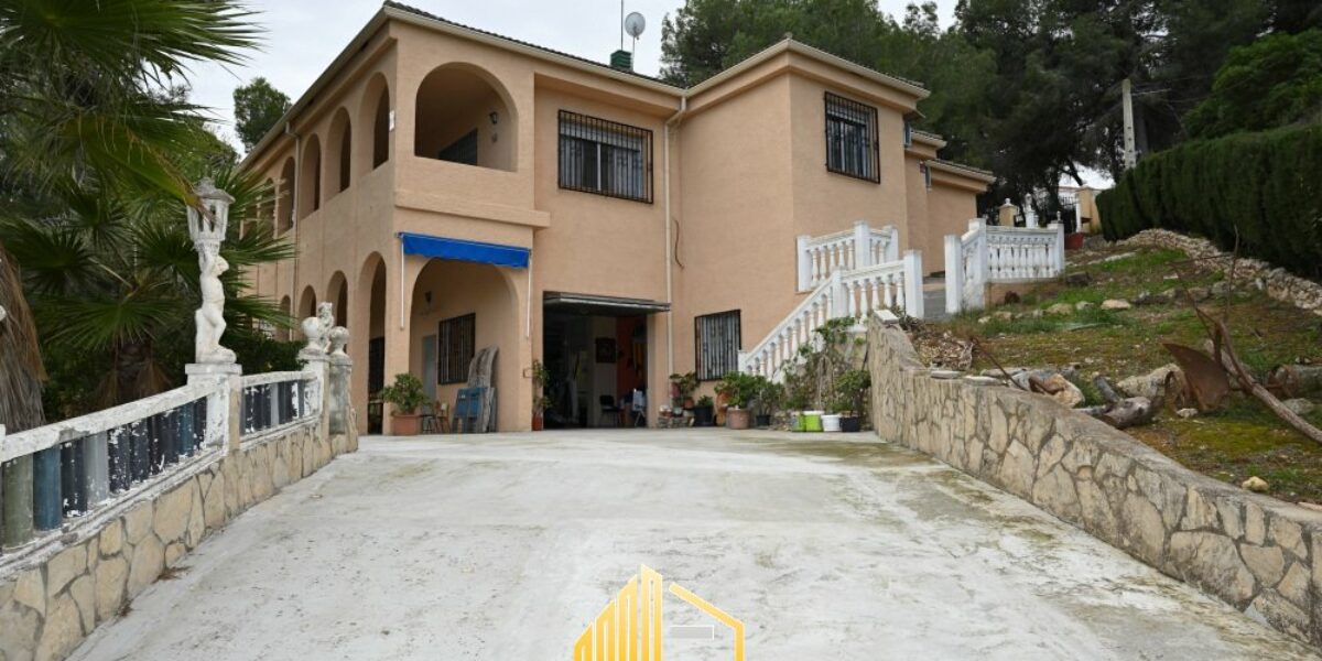 VILLA EN MONTECABRERA