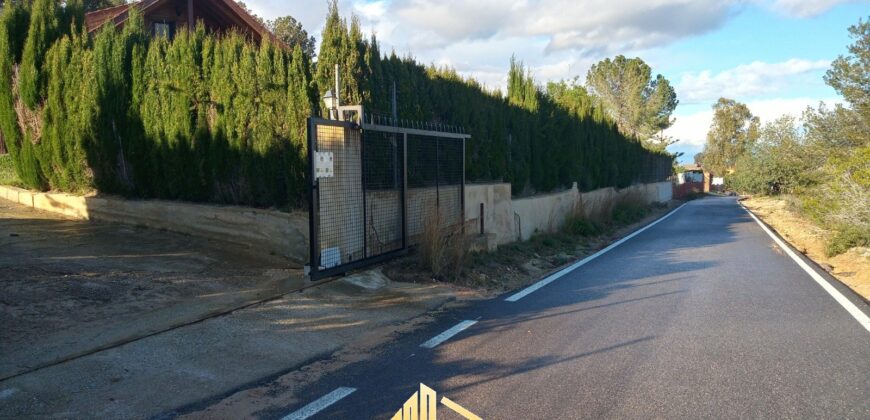 MARTINA’S WOODEN HOUSE